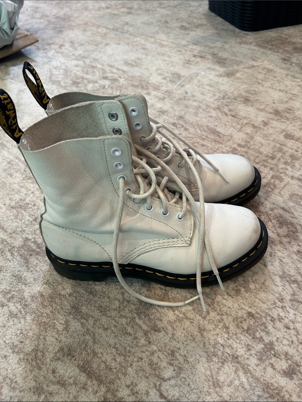 Dr. Martens White Leather Lace-Up Boots size 7 - Picture 4 of 9